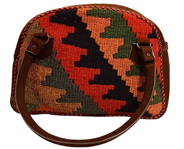 تصویر 2 از کیف دستی گلیمی ترکمنی با الگو های هندسی و بیان بصری متمایز